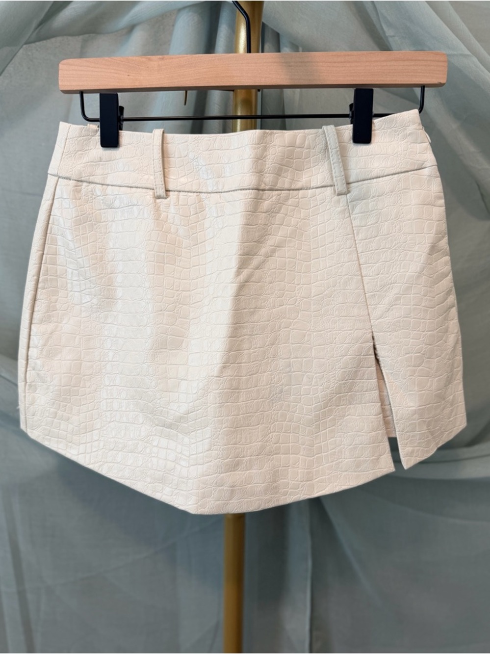 Forever 21 Cream Croc-Embossed Pencil Skirt